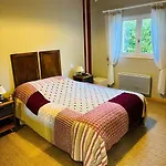 Detached House, Garden And Private Pool Holiday home *