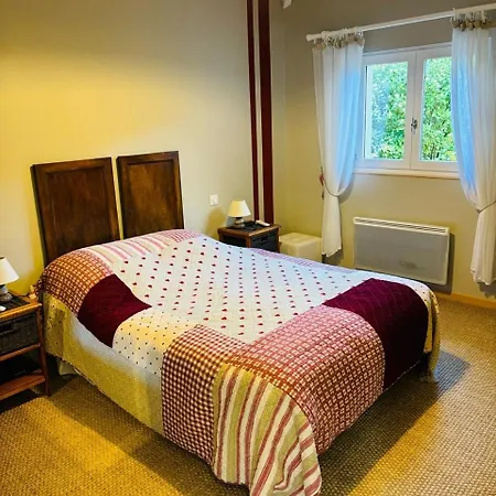 Detached House, Garden And Private Pool Holiday home *