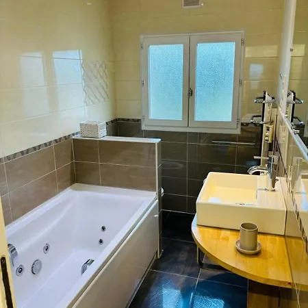 Detached House, Garden And Private Pool *